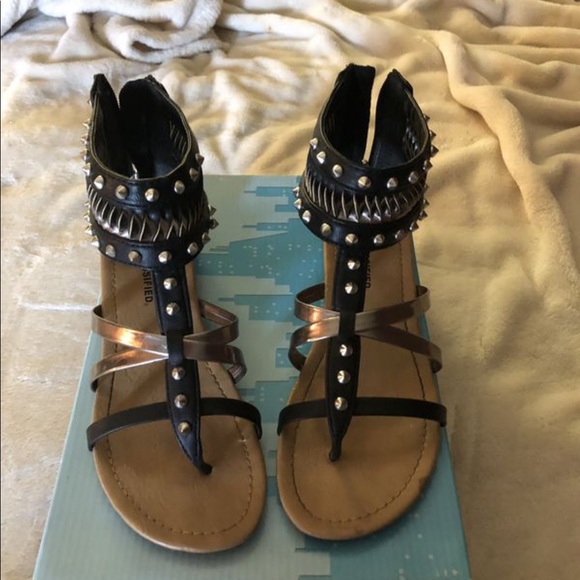 Sandals - Picture 3 of 3